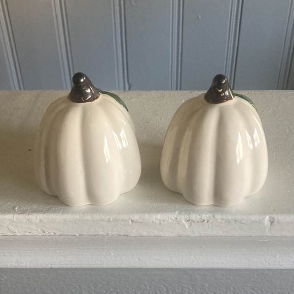 NWT- Set of 2- White Green Leaf Porcelain Glazed Fall Pumpkin Decorations - Picture 14 of 16